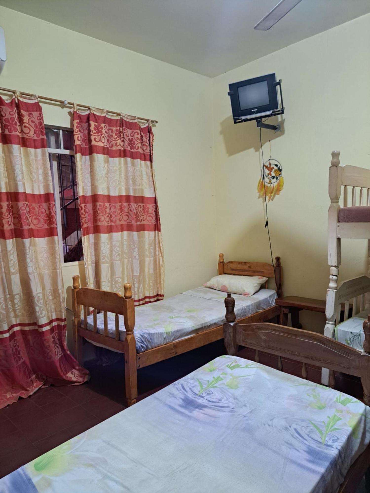 Hummingbird Hostel Сьюдад-дель-Эсте Экстерьер фото