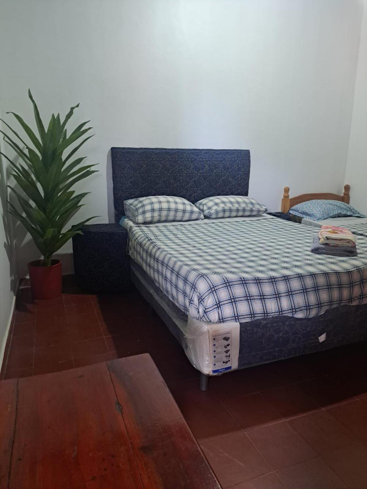 Hummingbird Hostel Сьюдад-дель-Эсте Экстерьер фото