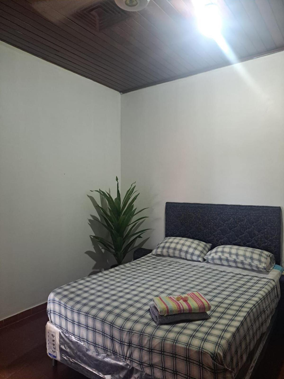 Hummingbird Hostel Сьюдад-дель-Эсте Экстерьер фото